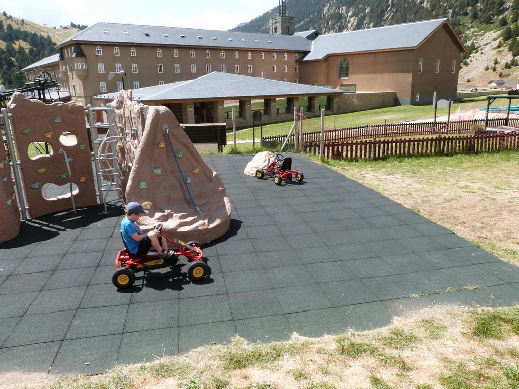 Apartaments Vall De Nuria เกราลบ์ส ภายนอก รูปภาพ